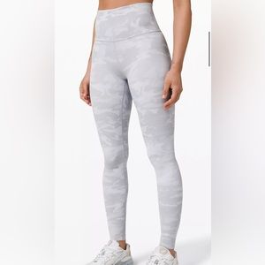 Lululemon Wunder Under High-Rise Tight 28" 
Rib